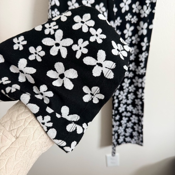 Urban Outfitters Bryn Pull On Flare Pants Black and White Floral Print Small - Picture 4 of 6